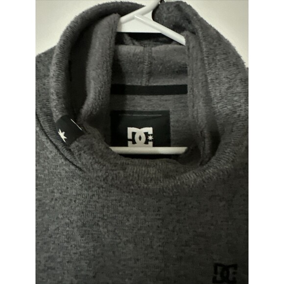 DC Juniors Veneer High Neck Pullover. Size Medium. Heather Gray - Picture 2 of 4